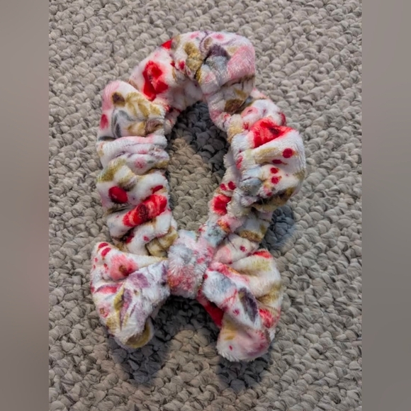 BNWOT - Headbands/ Scrunchies with removable bows - Picture 2 of 3